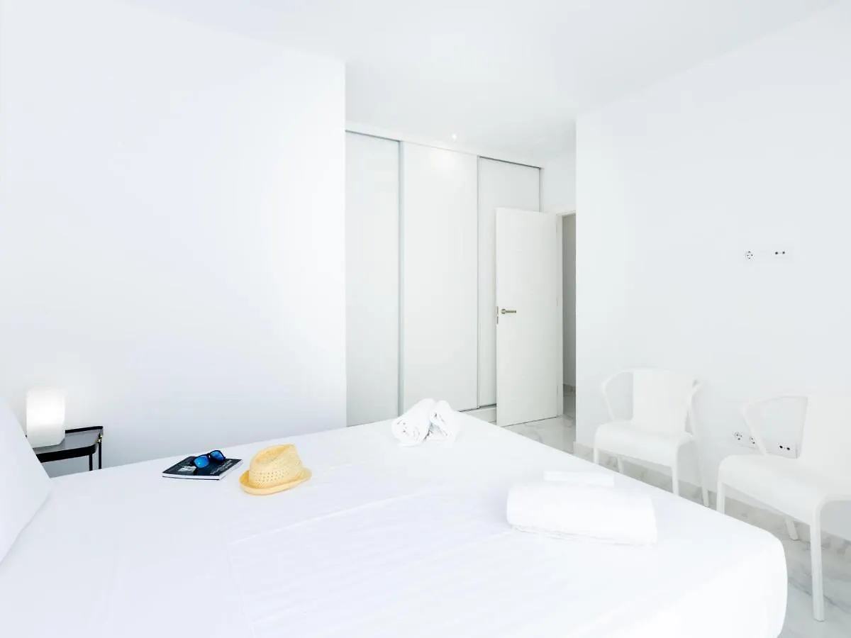 2 Moderno Edificio Emilia Apartment San Isidro  Spain